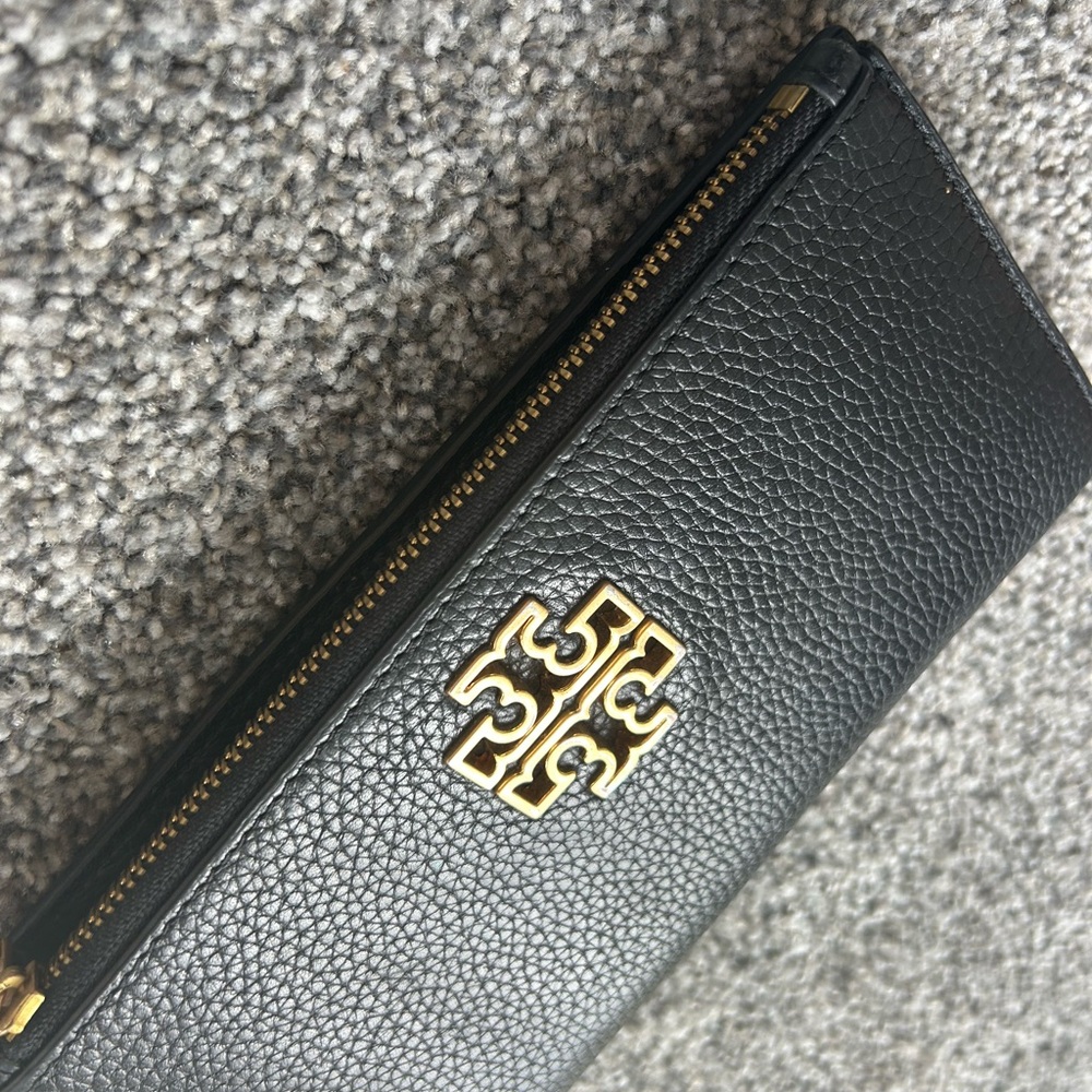 Tory Burch Black Pebbled Leather Wallet with Gold Logo - Picture 4 of 6